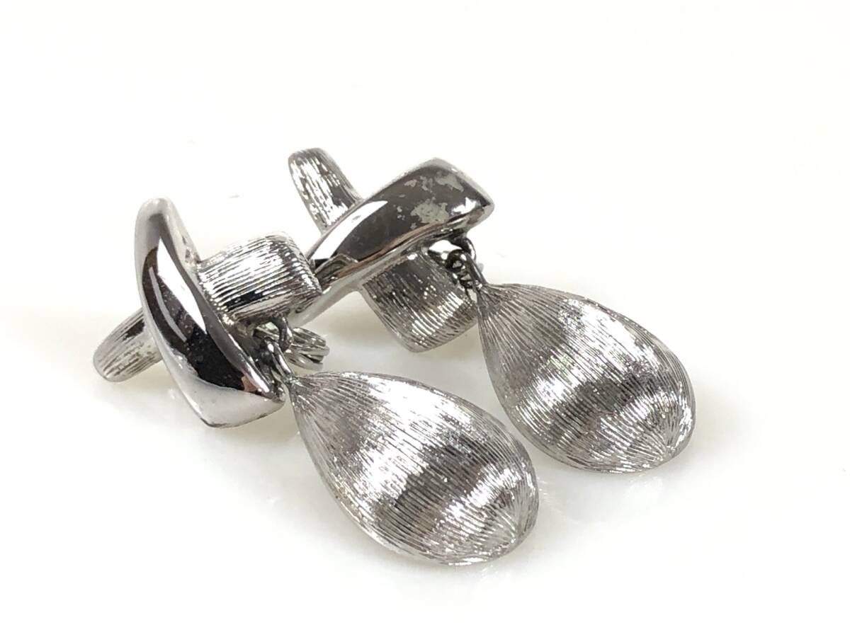 モネ　MONET　アメリカンヴィンテージ　イヤリング　縦：4.5cm　シルバーカラー　YAS-12621