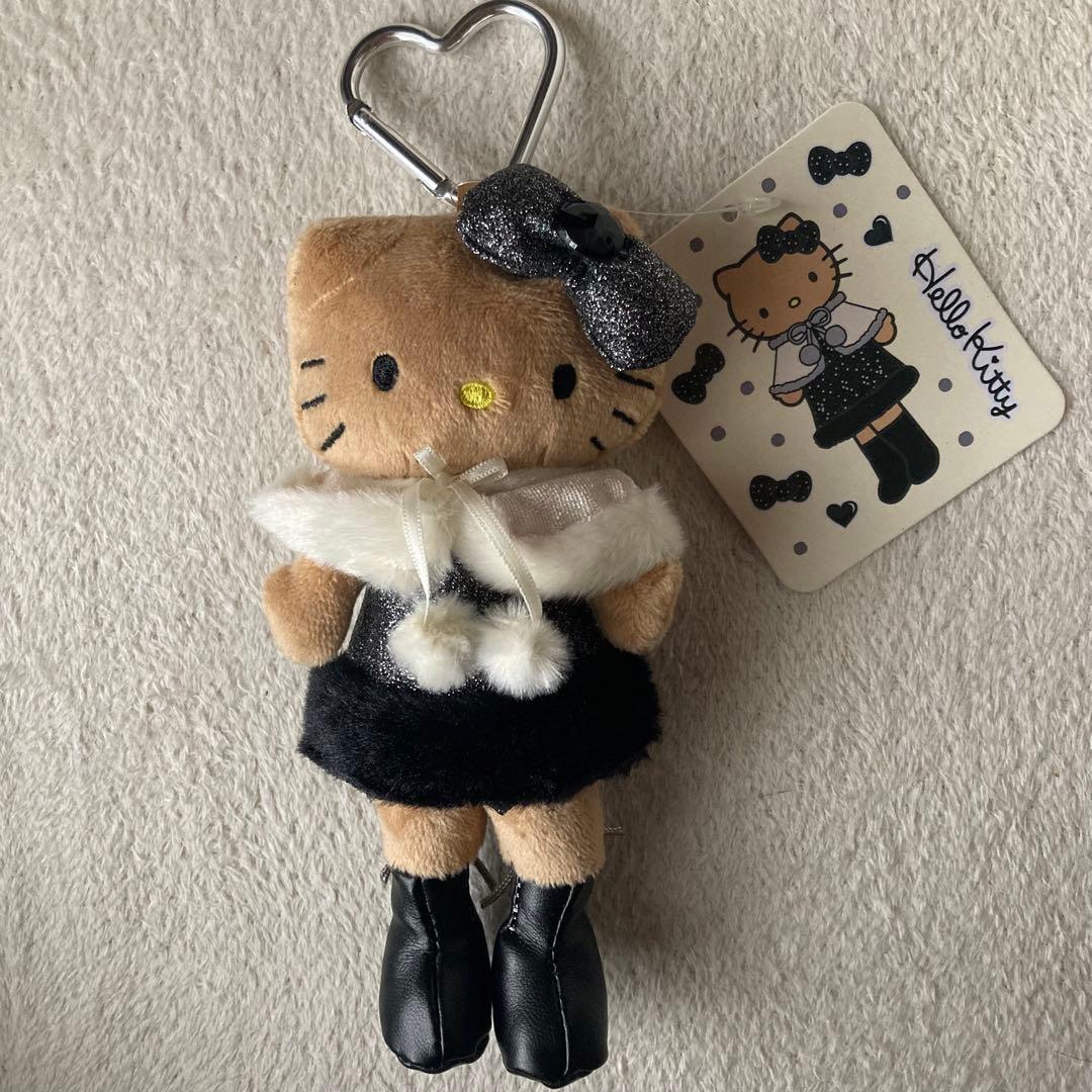 新品　ハローキティ　ぬいぐるみキーホルダー　ブラック　ラメ　リボン　ファー　②