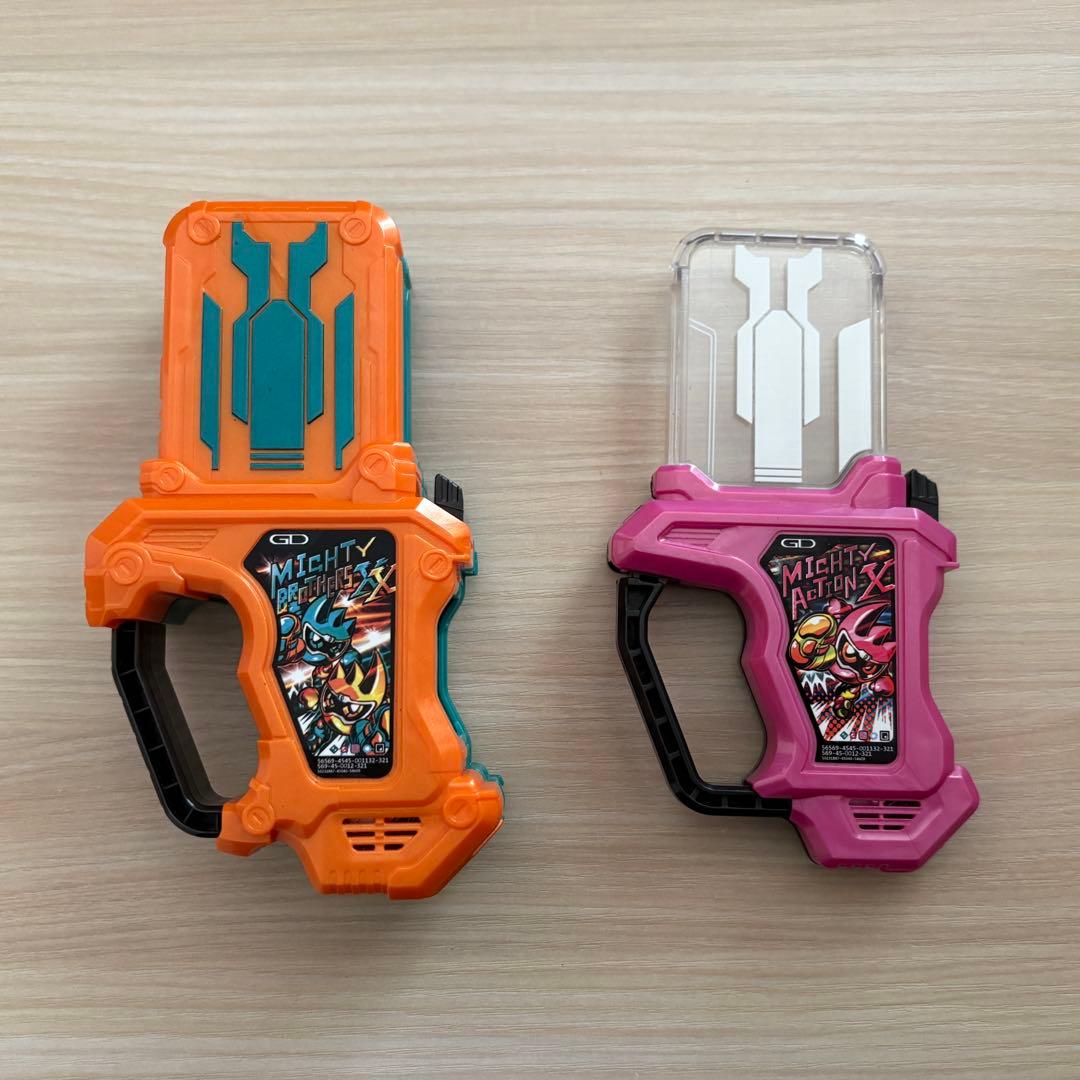 仮面ライダーエグゼイド ガシャット　マイティアクションX マイティブラザーズXX仮面ライダーバトル ガンバライジング;有些许损伤或污渍