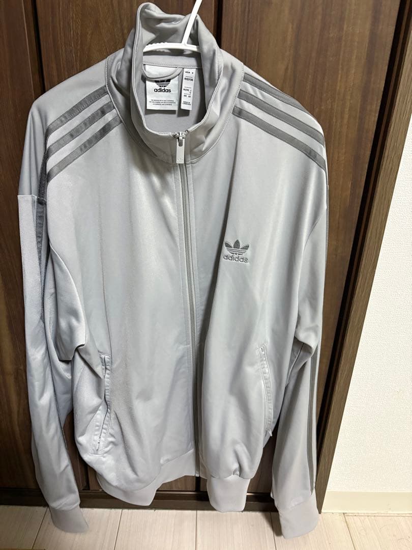 アディダス トラックジャケット グレーadidas;有些许损伤或污渍