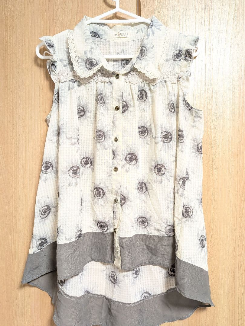 axes femme 花柄ノースリーブシャツ バックリボン ひまわりaxes femme;接近未使用